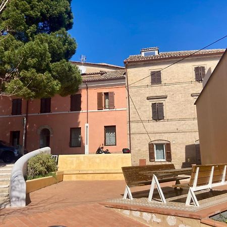 B&B Residenza Leonardo Falconara Marittima Exterior foto